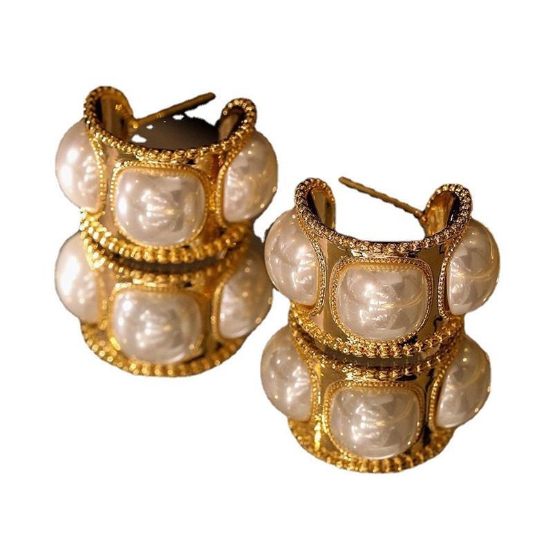 Light luxury earrings with a sense of luxury, a versatile temperament, and new ear accessories